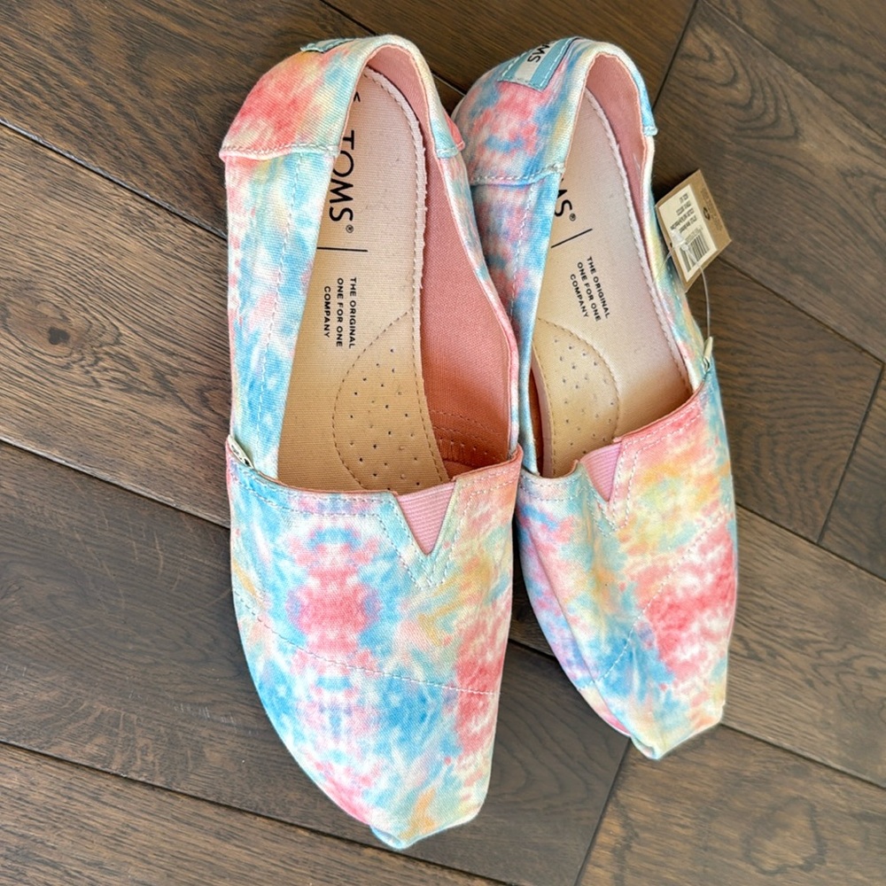 COPY - NWT: TOMS Woman’s Flats Belmont Multi Tie Dye Printed canvas size 6.5 sh…